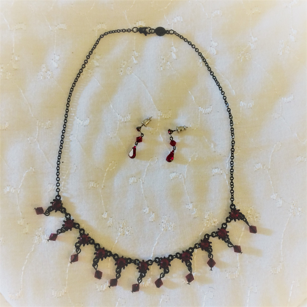 Vintage Style Necklace and Matching Earrings